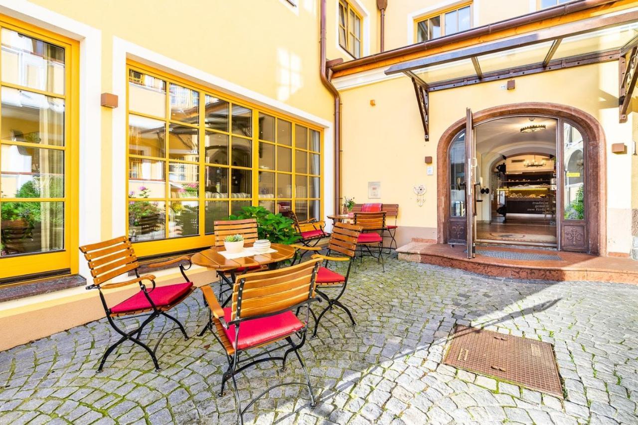 Hotel Zum Schwarzen Baeren Emmersdorf an der Donau Exterior photo