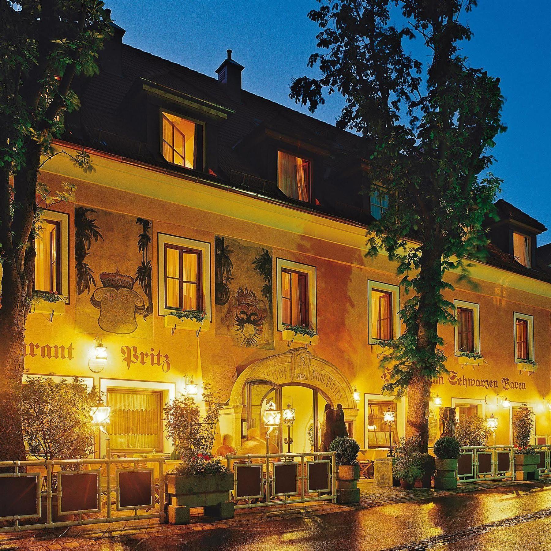 Hotel Zum Schwarzen Baeren Emmersdorf an der Donau Exterior photo